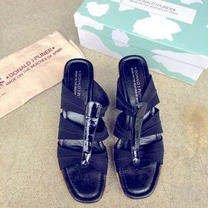 Donald Pliner Black Patent Stretch Wedge Sz 10